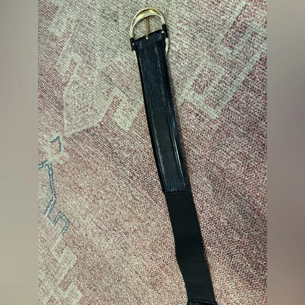 WHBM patent leather stretch retro 80’s style belt with gold buckle size xs